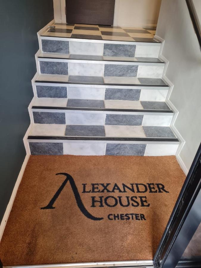 34 Cuppin Street - Luxury City Centre Apartment! Chester Exteriör bild
